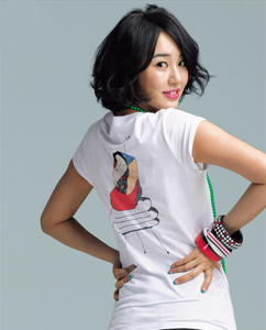 尹恩惠短发配T恤