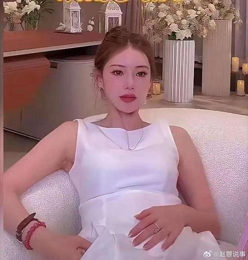 马筱梅剖腹产后13天直播引热议，顺产还是剖腹产？生育休假制度引关注