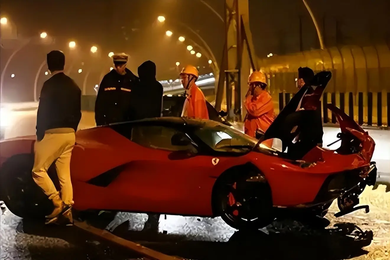 网红王思聪八卦-_秦奋的奢华生活_秦奋撞毁超跑事件