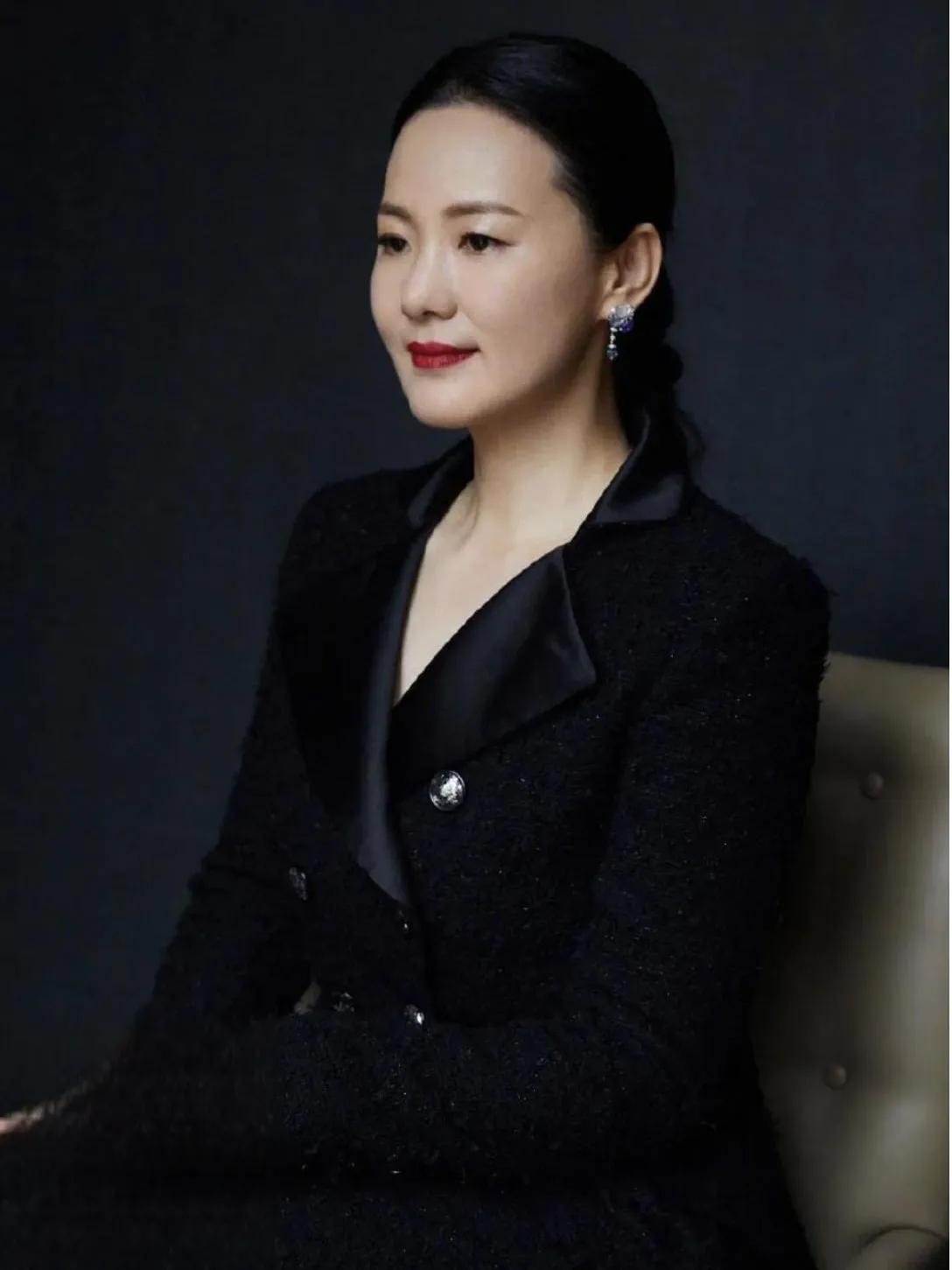 年过40越来越有韵味的女星_长发的女明星_年轻时长得一般的女星