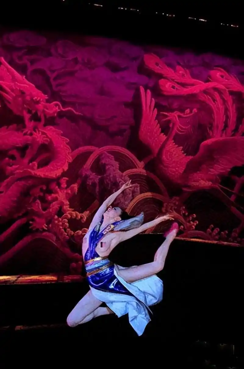 汤加丽人体艺术写真_汤加丽艺术争议_中国女明星人体艺术