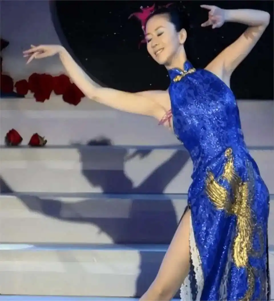 汤加丽人体艺术写真_中国女明星人体艺术_汤加丽艺术人生经历